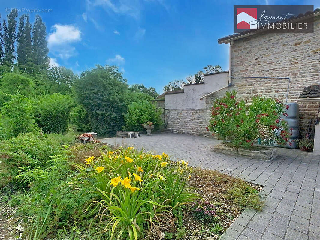 Maison familiale de 144 m² avec terrasse et jardin, Tournus - photo 18
