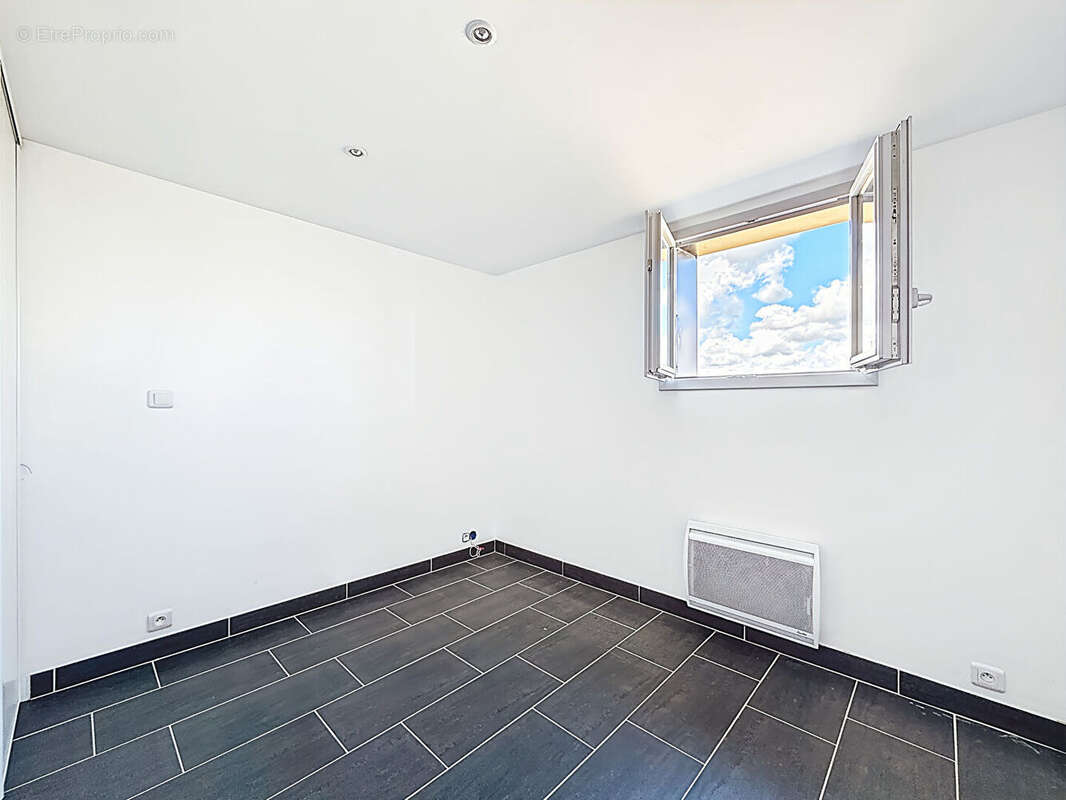 Commerce à MONTREUIL-BELLAY