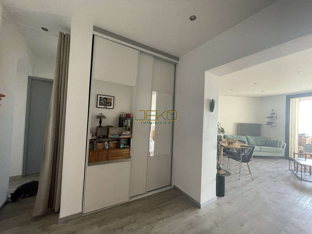 hall d'entrée - Appartement à NIMES
