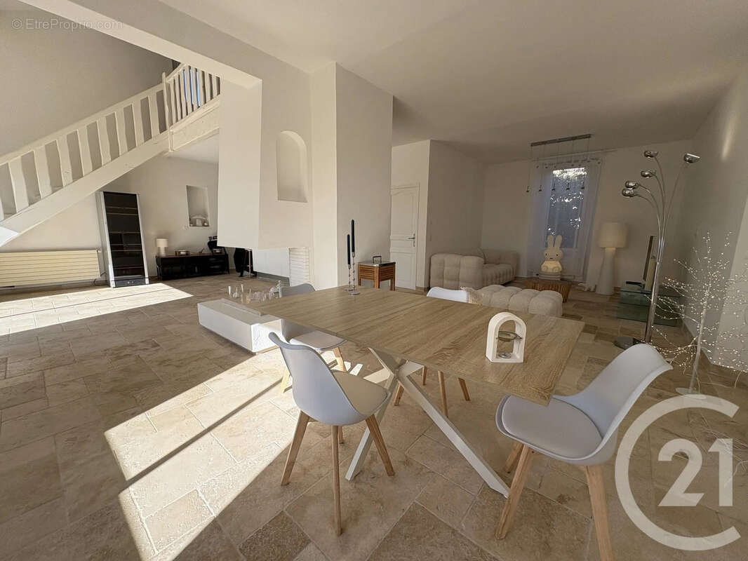 Maison à BORMES-LES-MIMOSAS