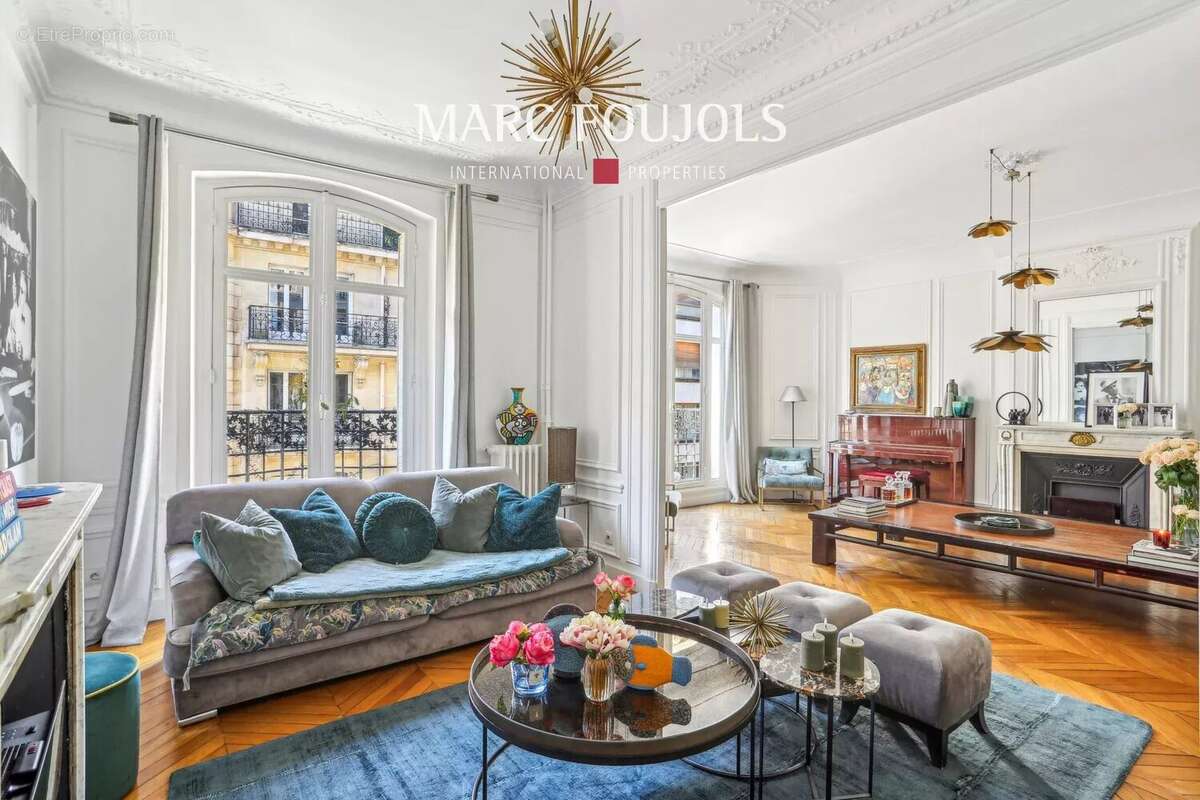 Appartement à PARIS-16E