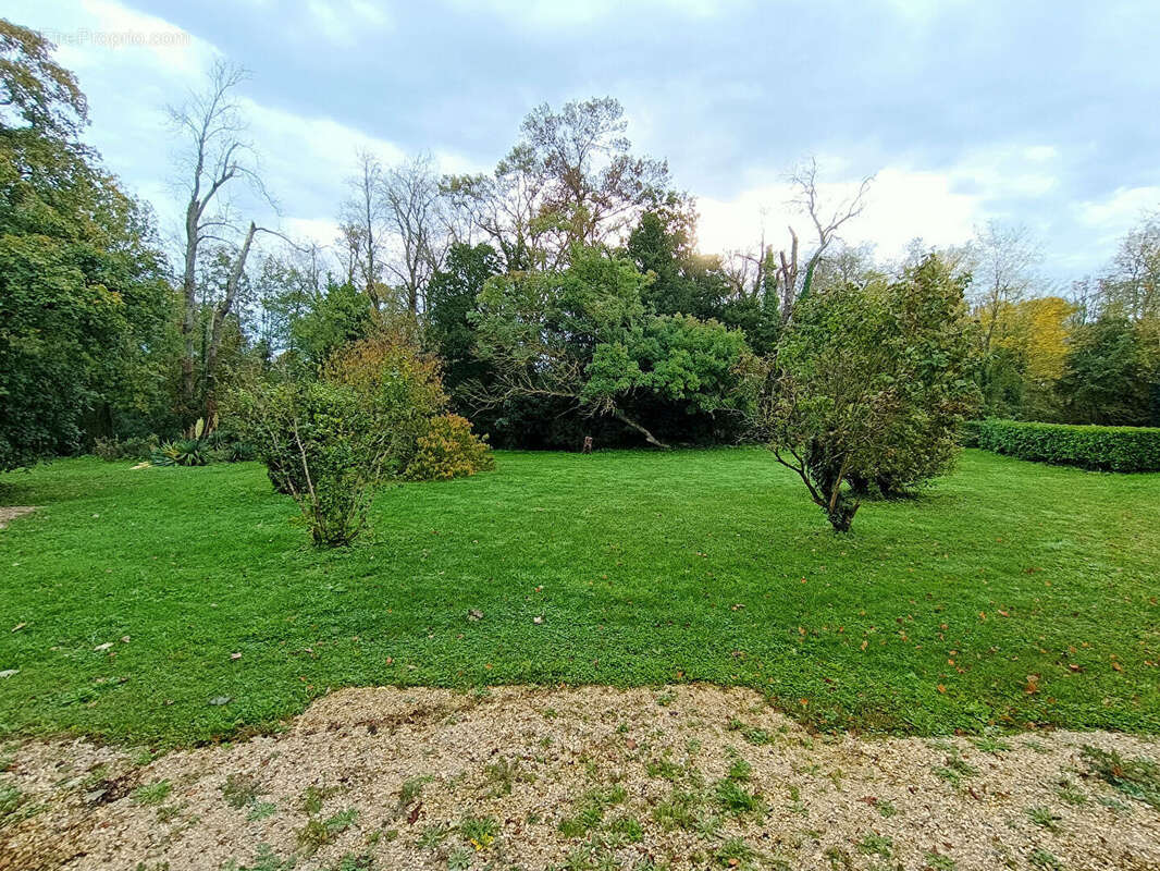 Maison à SAINT-GERMAIN-DE-MARENCENNES