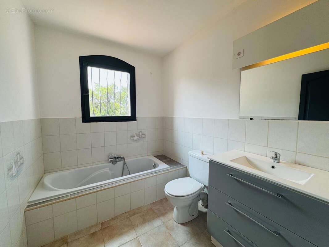 Maison à ROQUEBRUNE-SUR-ARGENS