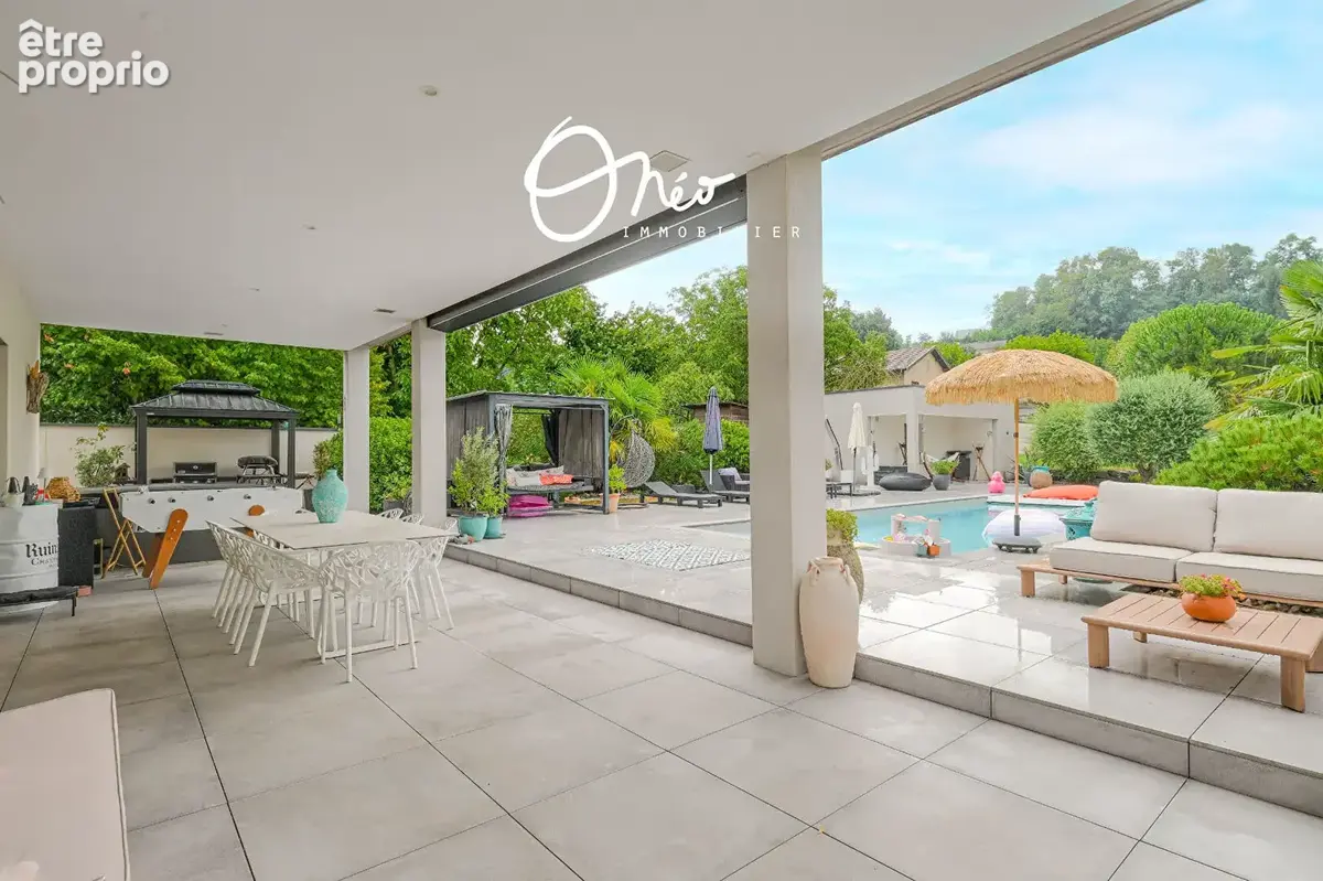 Coeur village - Villa contemporaine de 282 m2 sur sa parcelle de 2148 m2 - photo 5