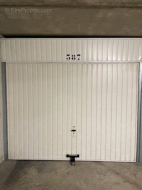 Parking à MARSEILLE-11E