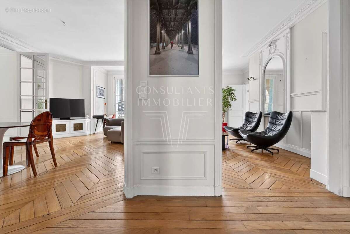 Appartement à PARIS-16E