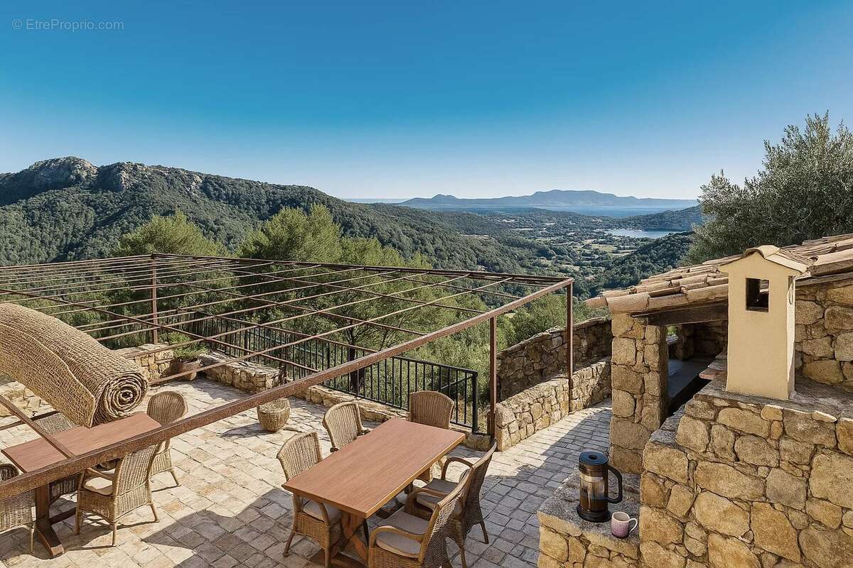 Maison à LA CADIERE-D&#039;AZUR