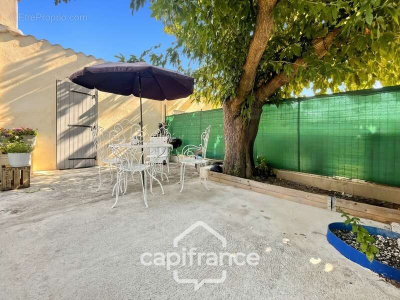 Alleins, maison de plain pied de   83m2 environ établie en zone agricole sur une parcelle de 3 400m2 m2 avec garage attenant - photo 6