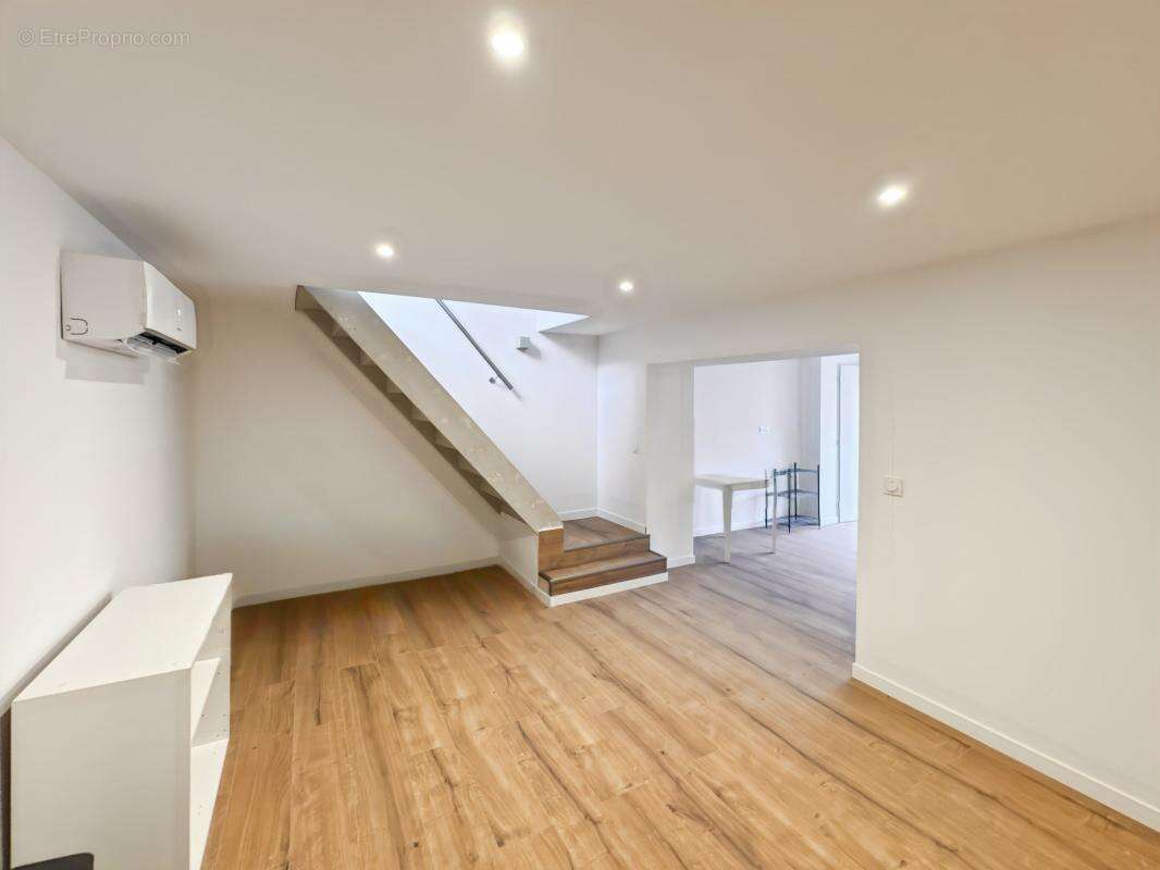 Maison à NOTRE-DAME-DE-SANILHAC