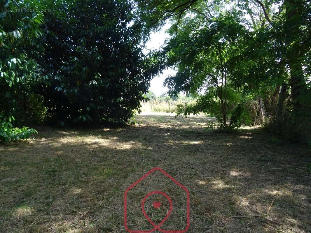 Maison à IVOY-LE-PRE