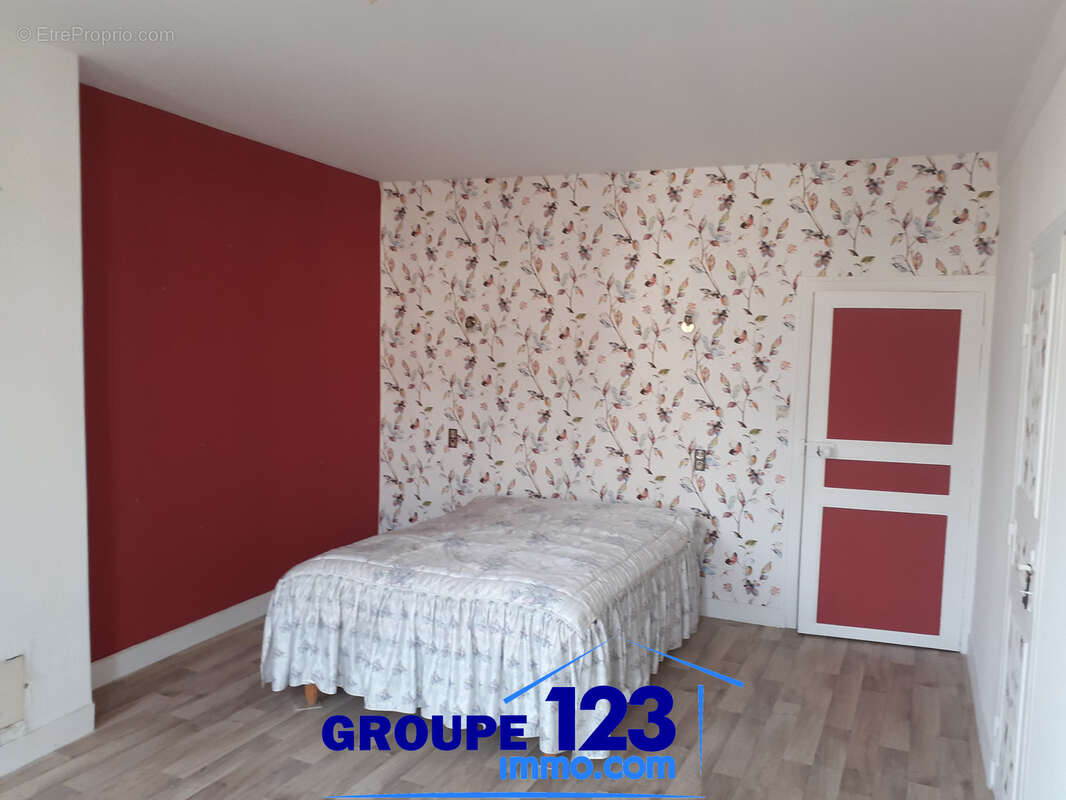 Maison à AILLANT-SUR-THOLON