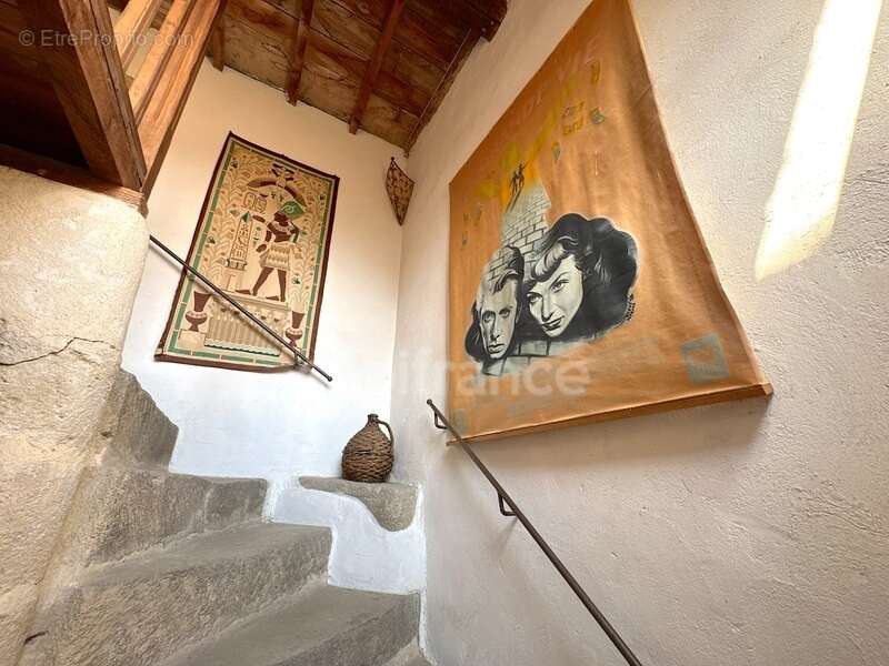 Maison à MEYNES