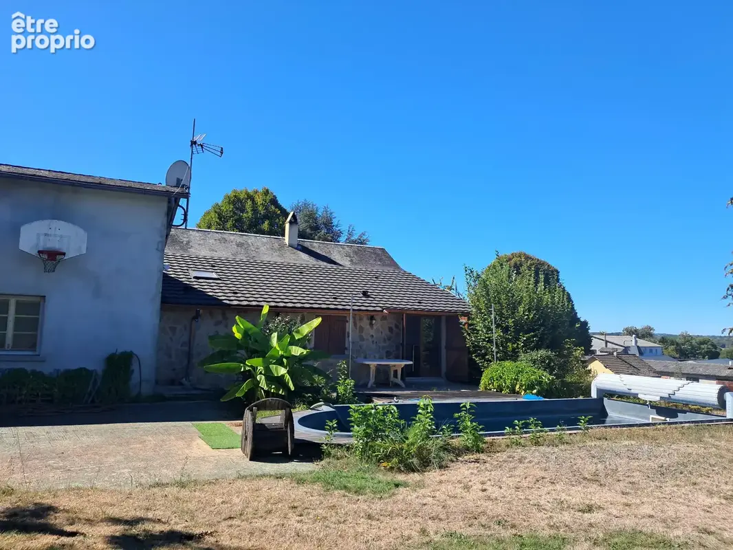 Maison familiale avec piscine, atelier et terrain. - photo 2