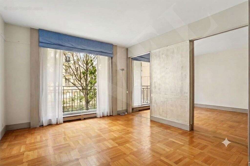 Appartement à PARIS-8E