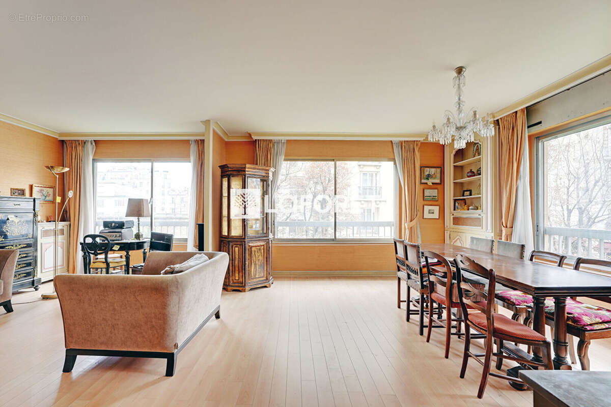 Appartement à PARIS-15E