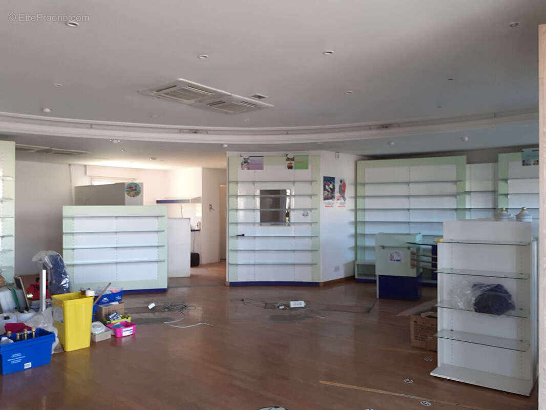 Local commercial Saint Pierre d Oleron 156 m² - photo 3