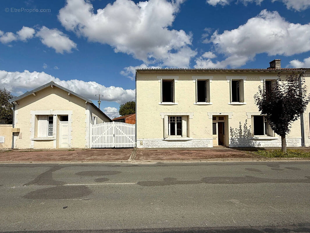 Maison à SAINT-PORCHAIRE