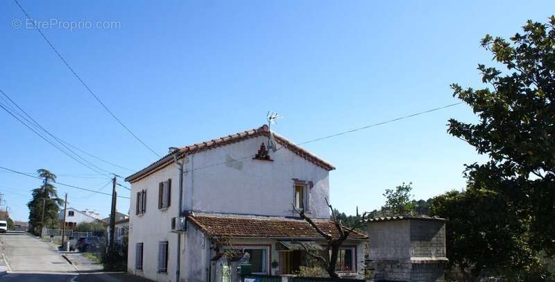 Maison à SAINT-JULIEN-LES-ROSIERS