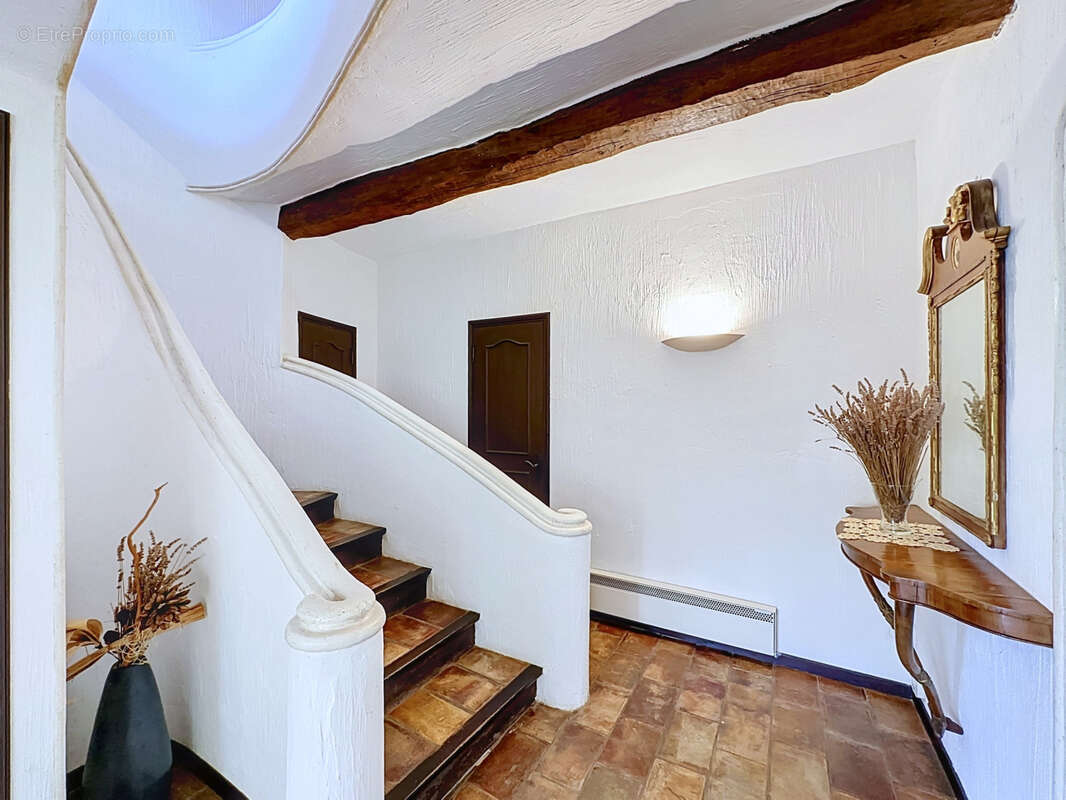 Maison à TOURRETTES-SUR-LOUP