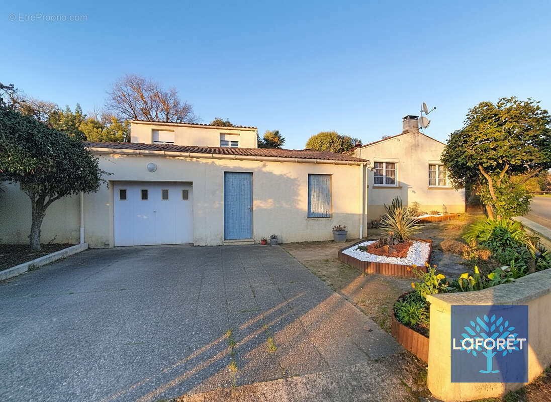 Maison à LE GIROUARD