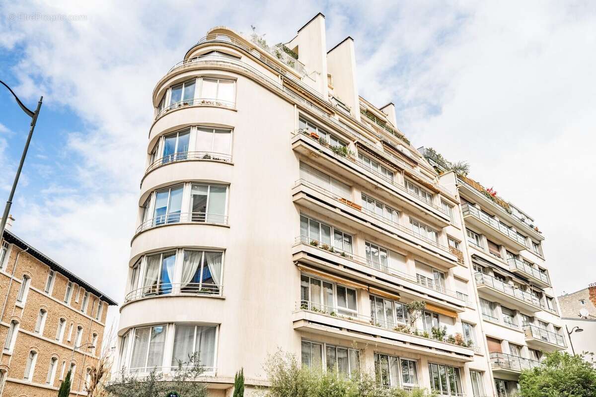 Appartement à PARIS-16E
