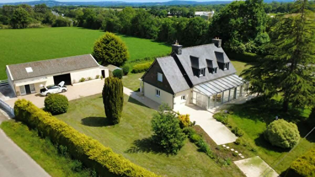 Propriété néo-bretonne avec véranda, hangar et fort potentiel idéalement situé - photo 2