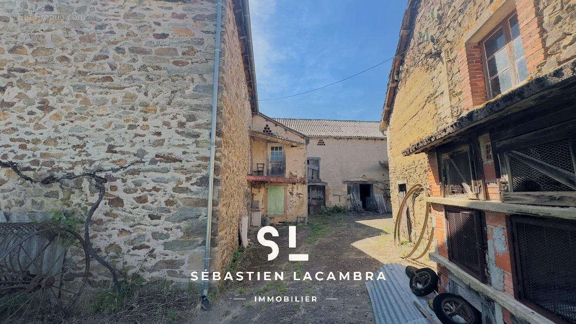 Maison à JOUQUEVIEL