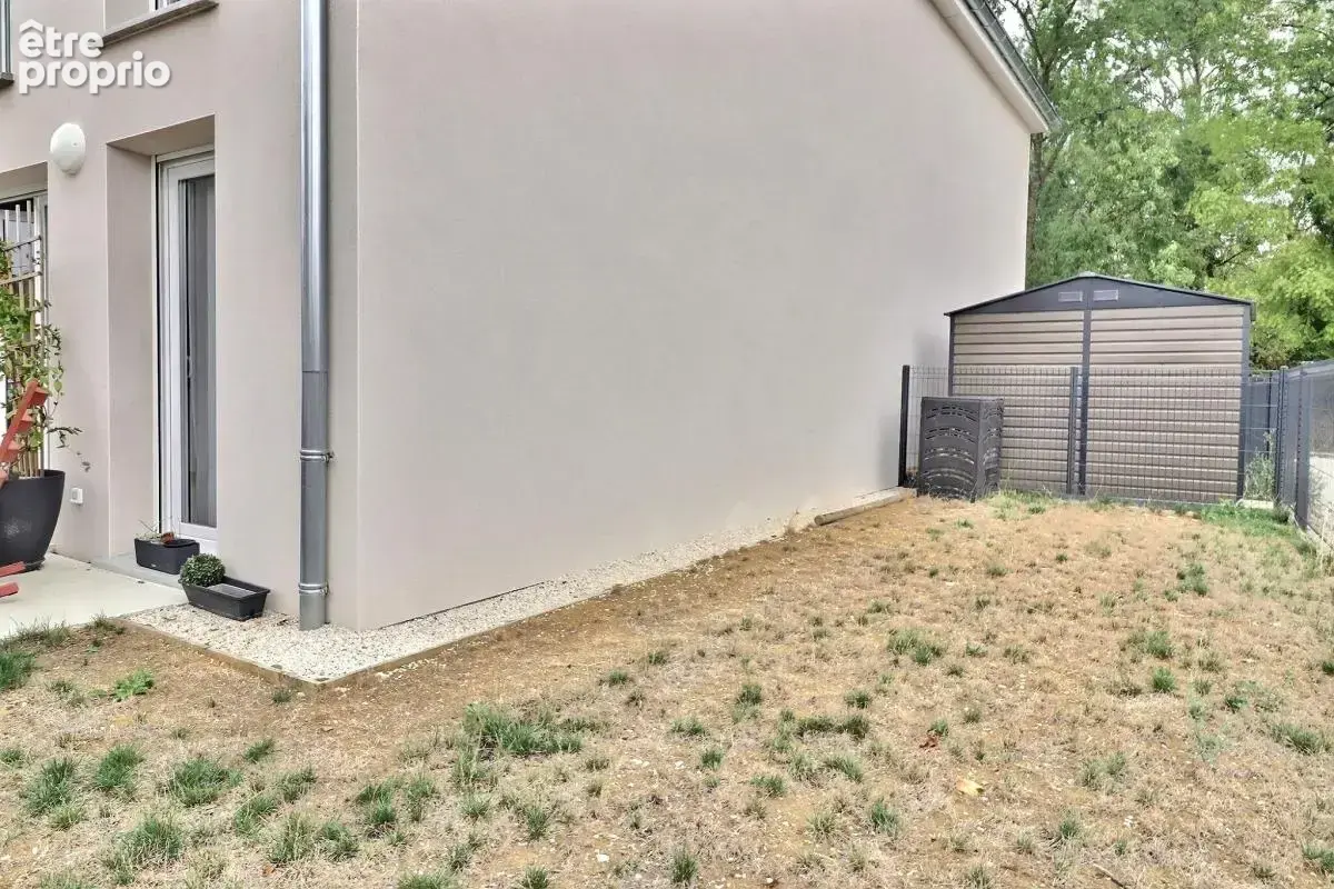 Duplex -80m²- 3 chambres -jardin-parkings - photo 8