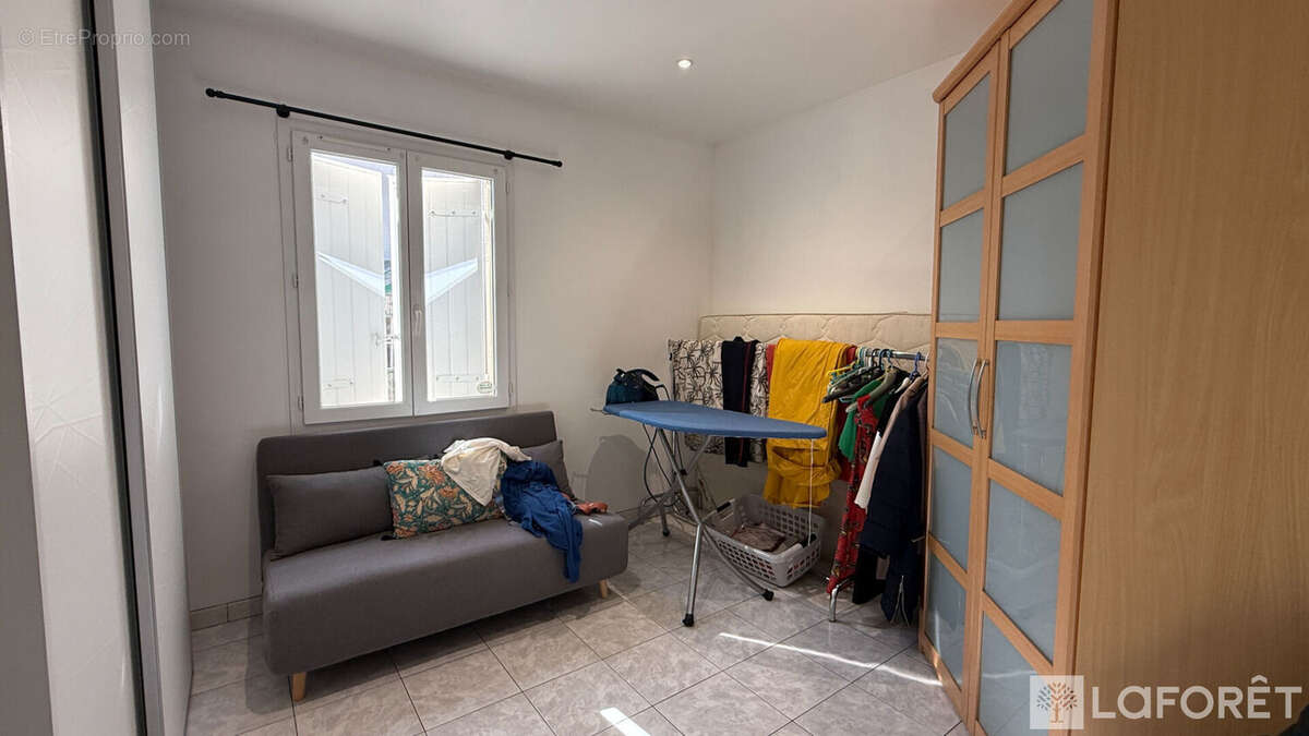SAINTES ? Plain-pied récent de 156 m² avec 3 chambres, bureau et terrain de 1 200 m² - photo 8