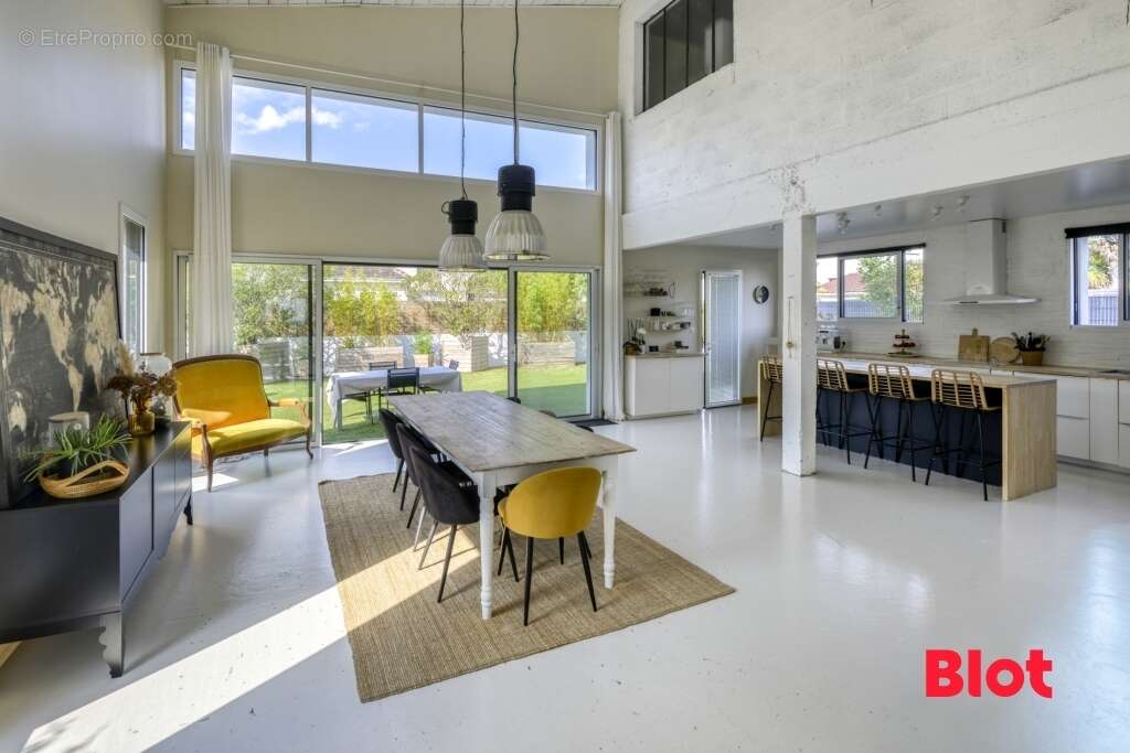 Maison 221 m² à Orvault  - photo 2