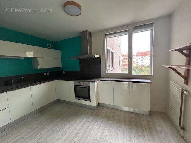   - Appartement à LYON-7E
