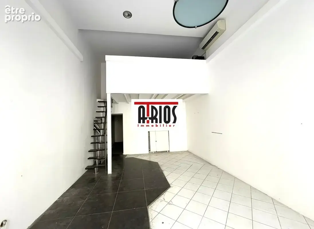 Commerce 42 m² à vendre à Hyeres (83400) - photo 2