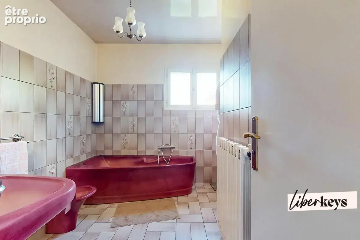 Rare à Villepinte – 197 m² au sol, 7 chambres et 823 m² de jardin : une maison aux multiples possibilités sans travaux - photo 7