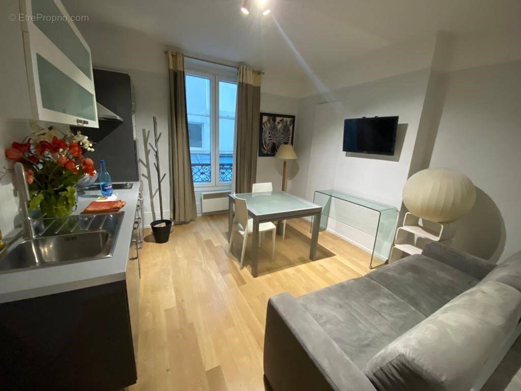 Appartement à PARIS-7E