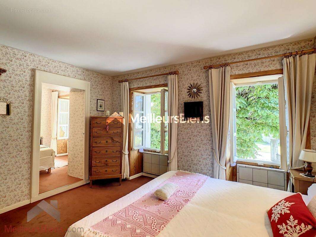 Maison à SAINT-MARTIN-SUR-LA-CHAMBRE