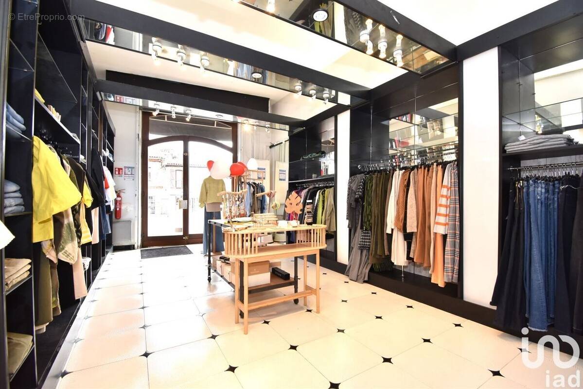 Photo 1 - Commerce à SAINT-LYS