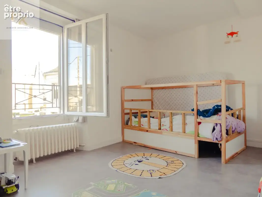 Maison de bourg 120 m2   3 chambres   Cour, garage et parking   Soeurdres - photo 11