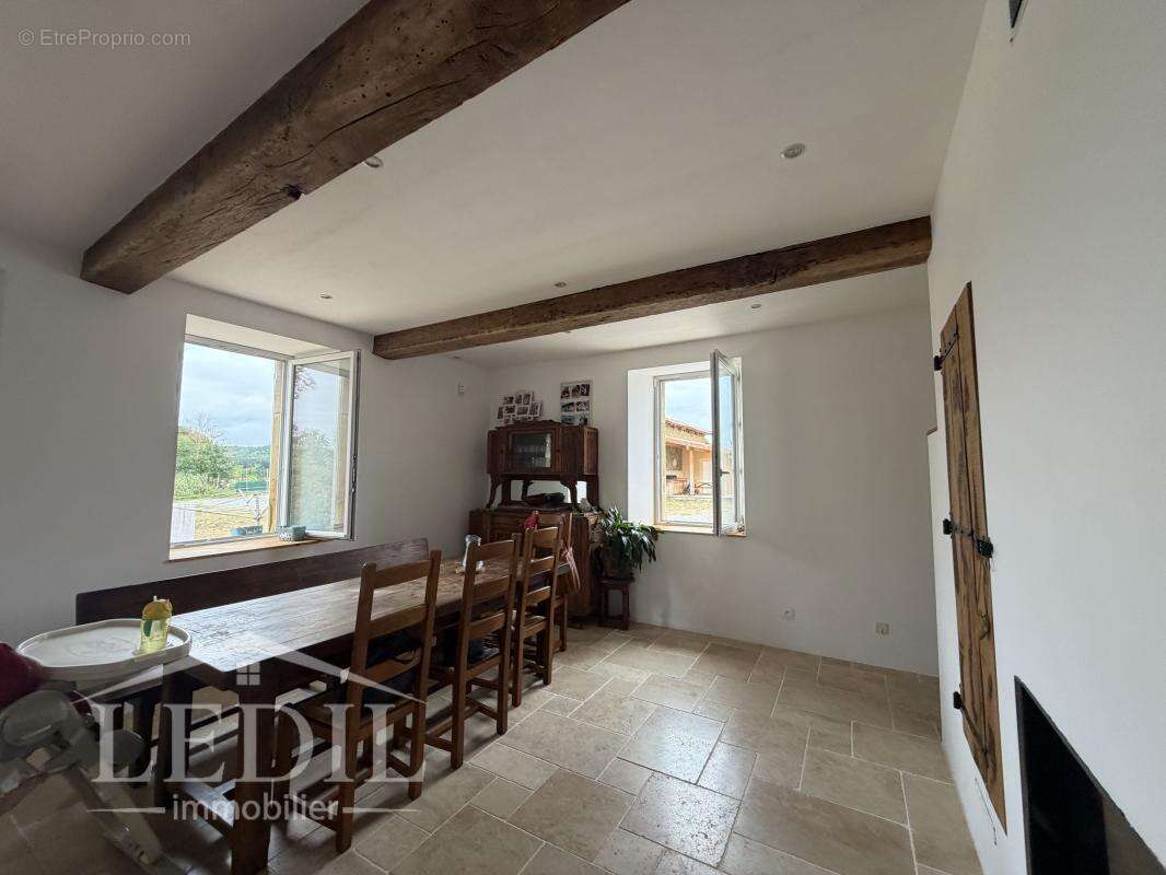Corps de ferme rénové avec piscine et dépendance - photo 9