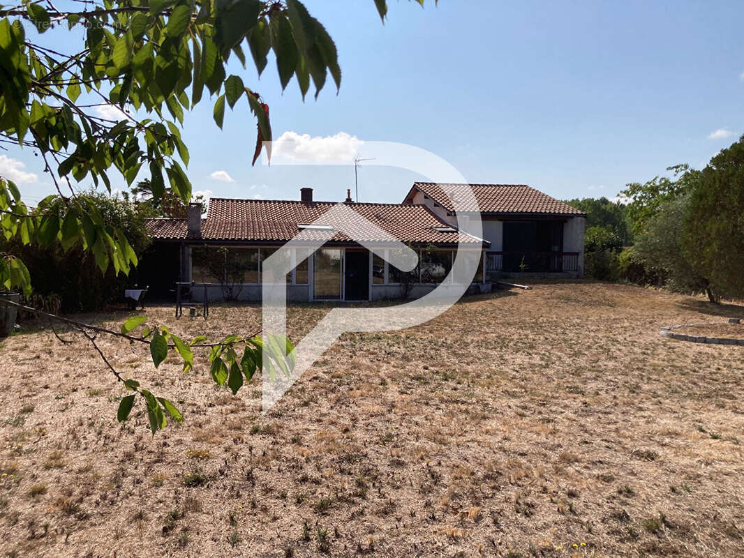 Maison à VAYRES