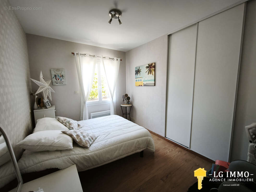 Coup de cœur à Cozes! Belle maison familiale de 148 m2   5 chambres   Terrain clos et arboré de plus de 1 000 - photo 9