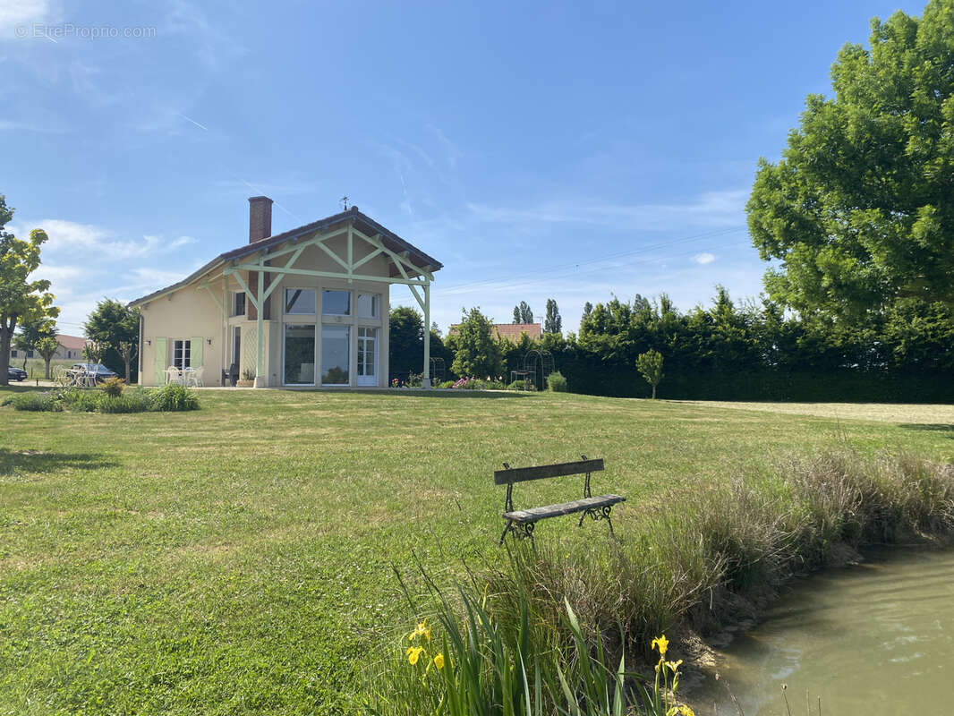 Maison à GIFFAUMONT-CHAMPAUBERT