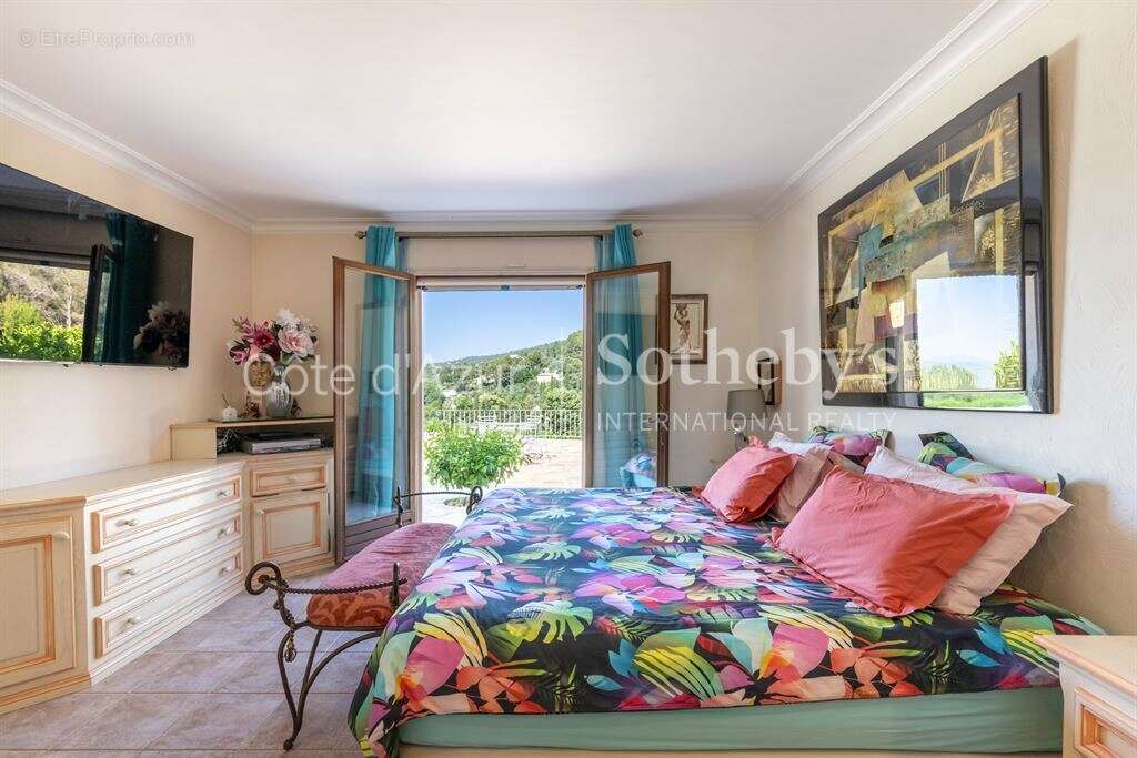 Villa avec piscine et vue panoramique à vendre à Cabris, proche Grasse et Cannes - photo 18