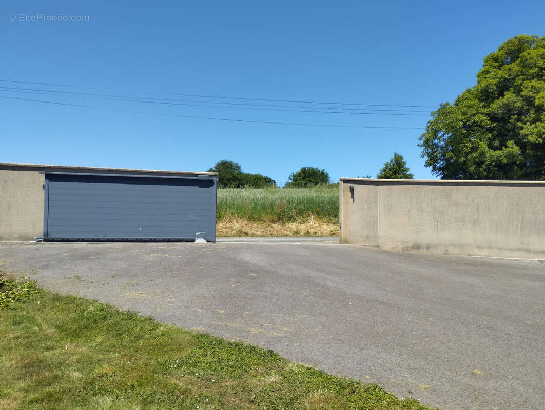 Maison à SAINT-LEONARD-DE-NOBLAT
