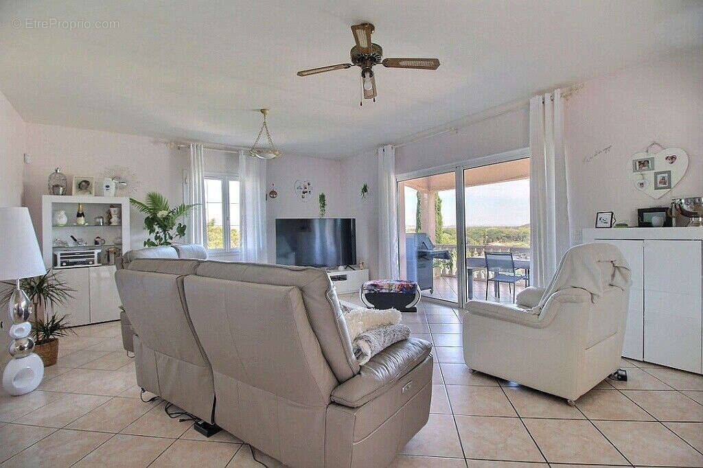 Maison à ROQUEBRUNE-SUR-ARGENS