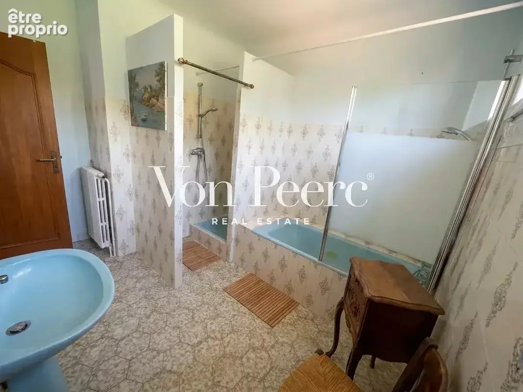 Eyguières — maison de 230 m² au calme, commerces à pied et fort potentiel - photo 5