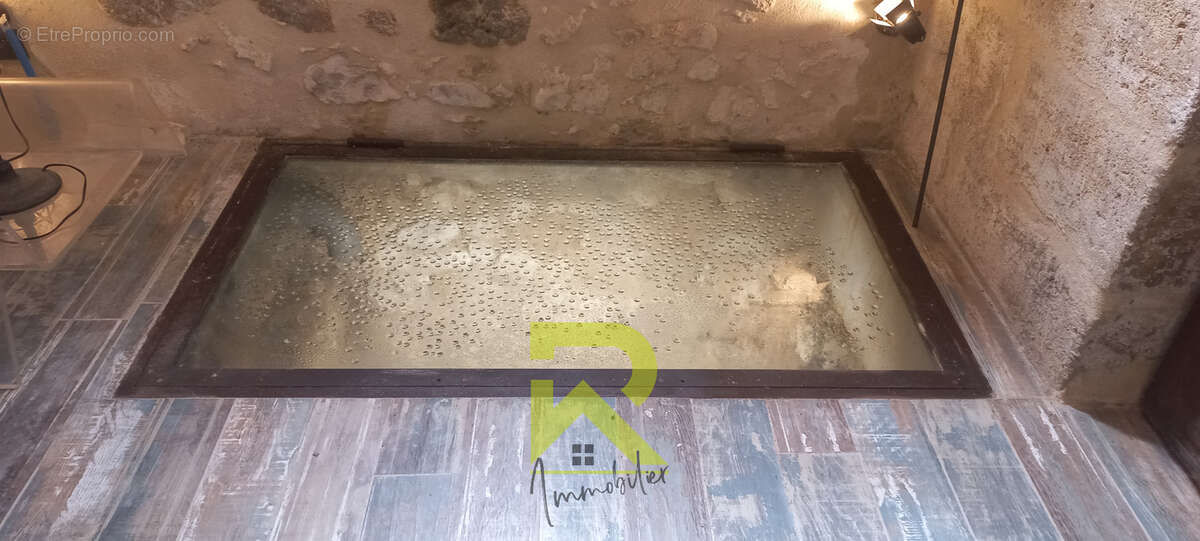 POMEROLS en plein cœur du centre historique une vigneronne entièrement rénovée pour un investissement atypique - photo 18