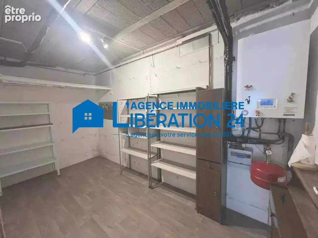 Maison familiale de 193 m² à Saint-Genest-Lerpt - photo 21