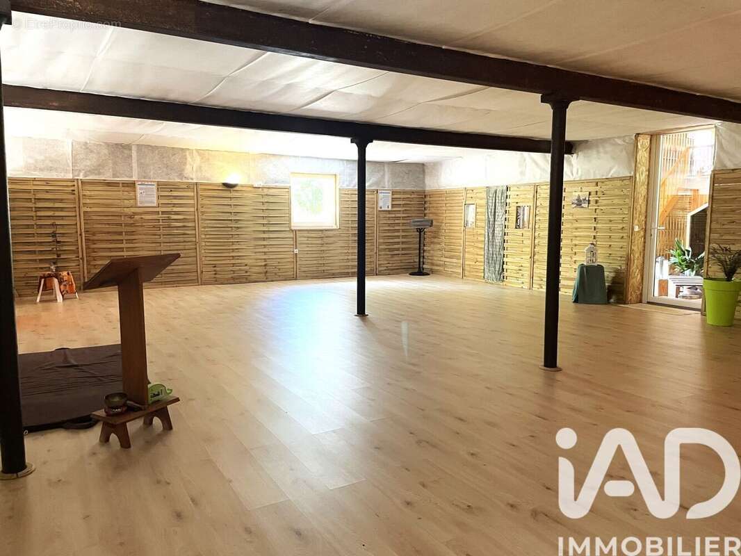 Maison 650 m² à Echassieres  - photo 6