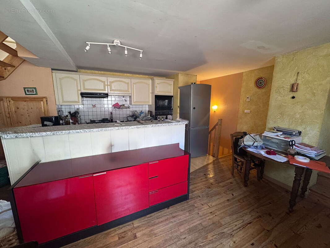 Maison à LES MARTRES-DE-VEYRE