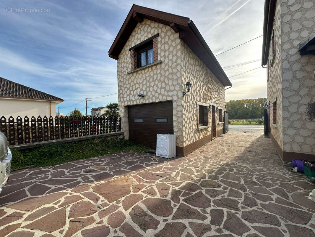 Maison à CHAMPILLON